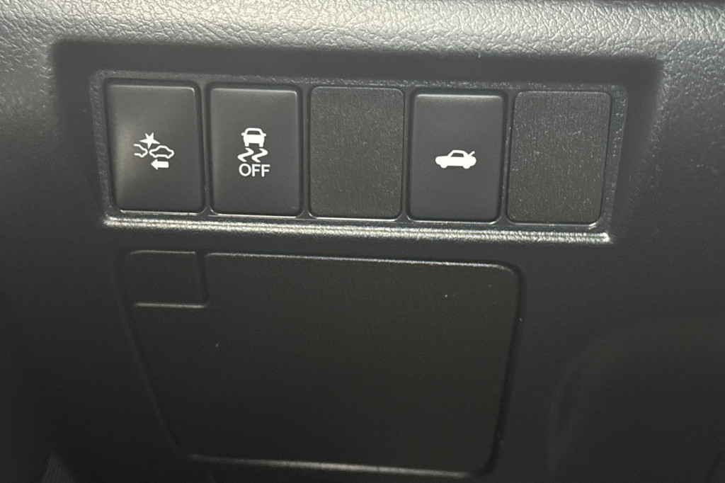 2017 Toyota Avalon XLE 32
