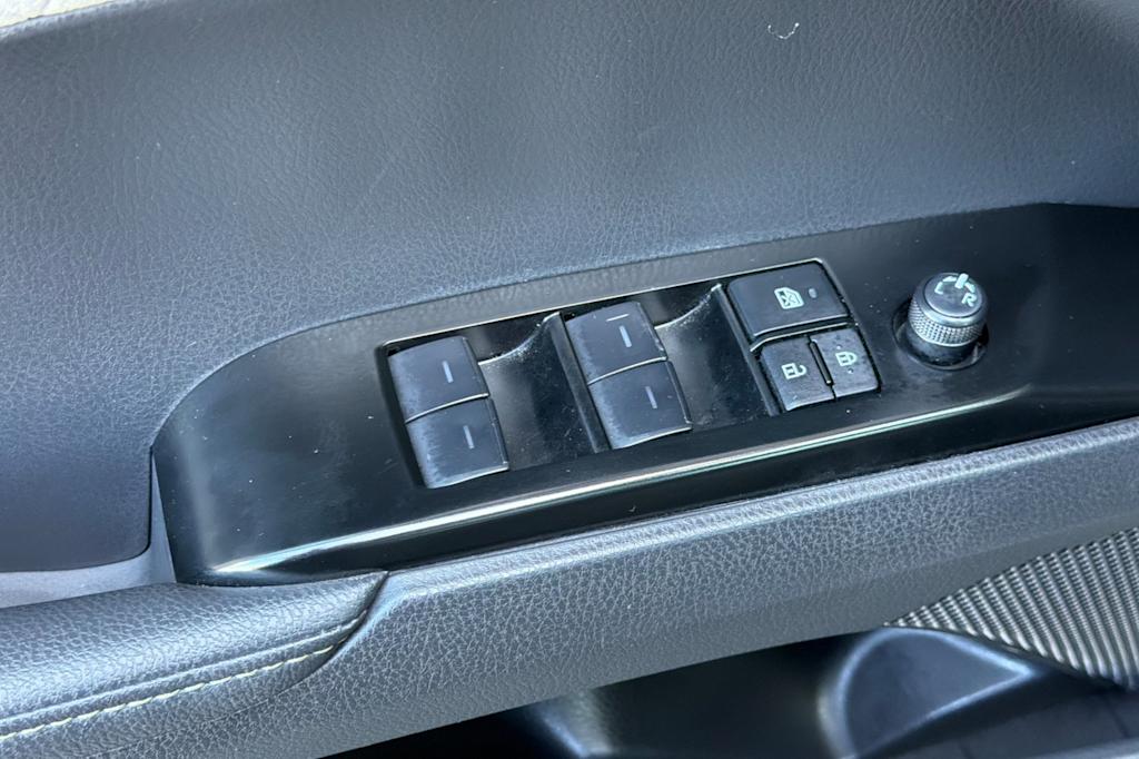 Thumbnail: 2025 Toyota Camry - 21