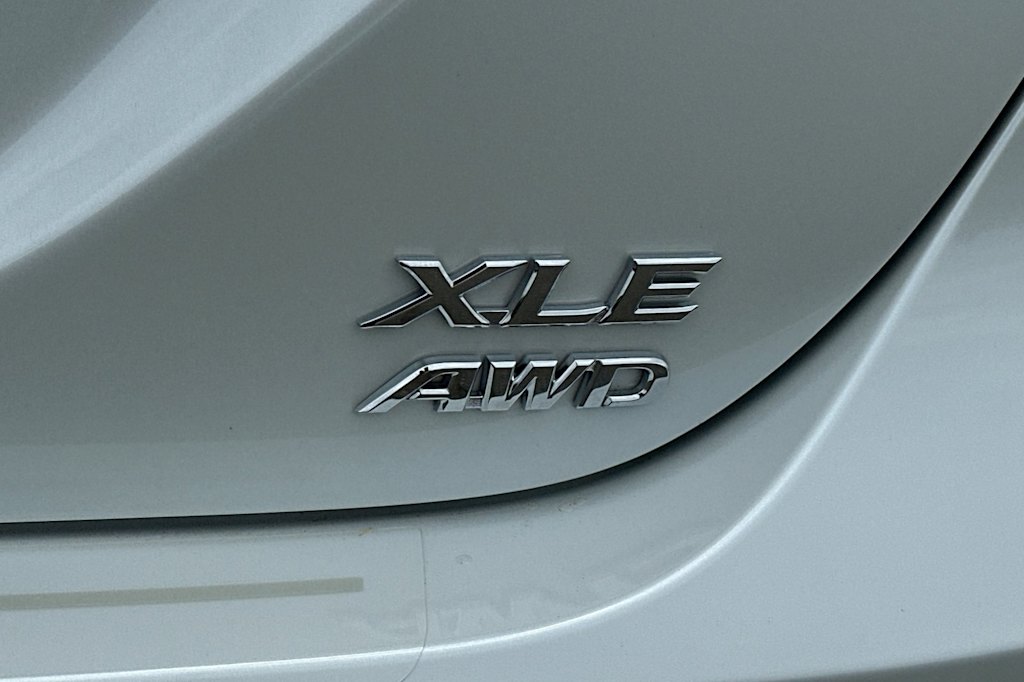 Thumbnail: 2022 Toyota Camry - 7