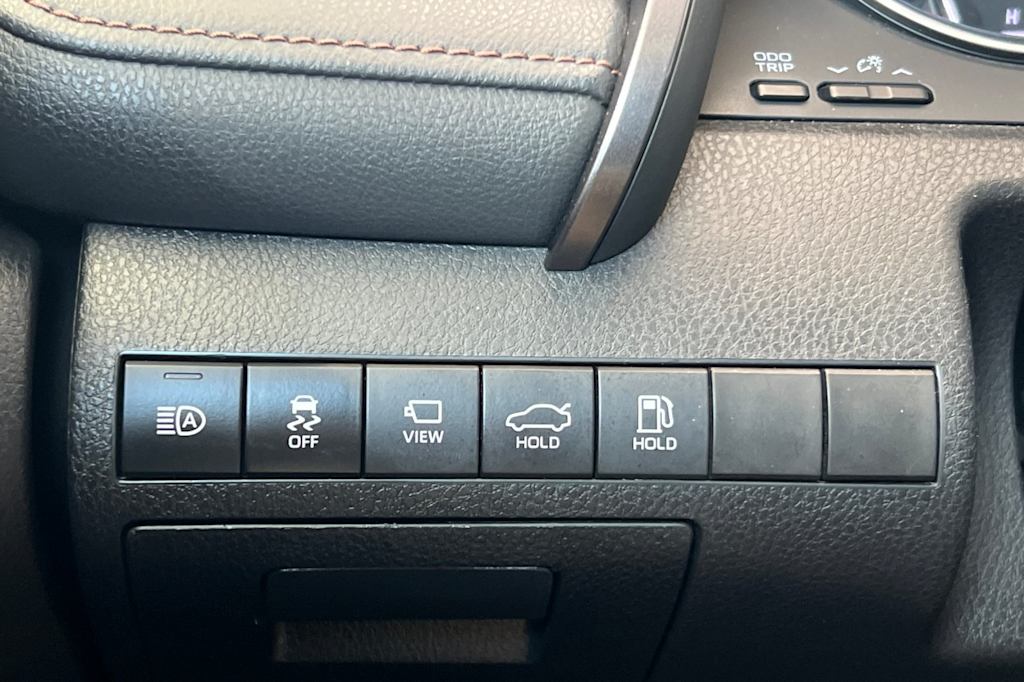 Thumbnail: 2020 Toyota Camry - 32