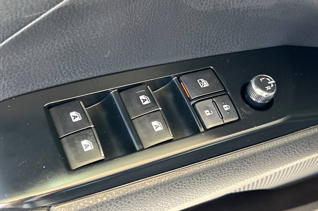 Thumbnail: 2020 Toyota Camry - 20