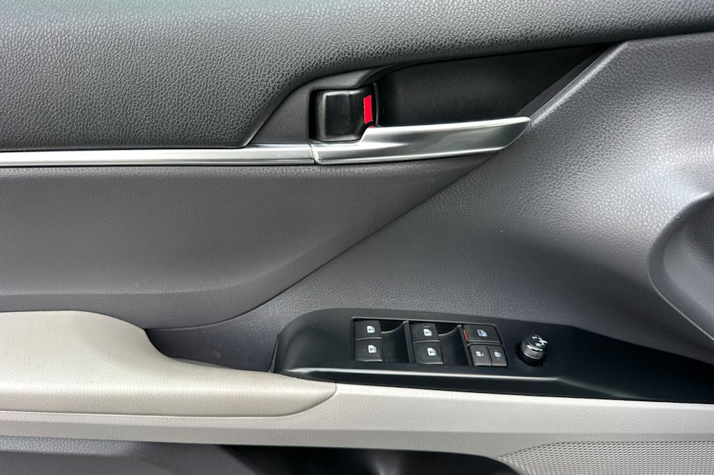 Thumbnail: 2020 Toyota Camry - 20