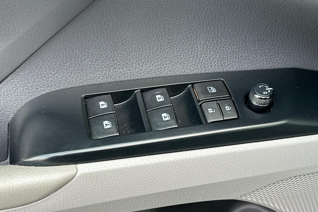 Thumbnail: 2020 Toyota Camry - 21