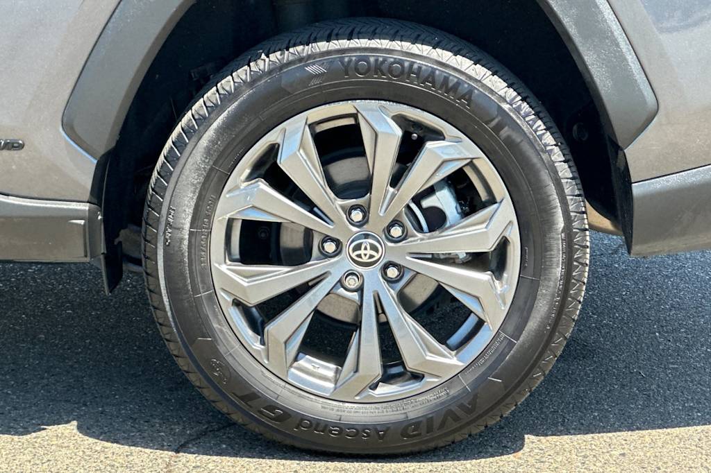 Thumbnail: 2022 Toyota RAV4 - 8