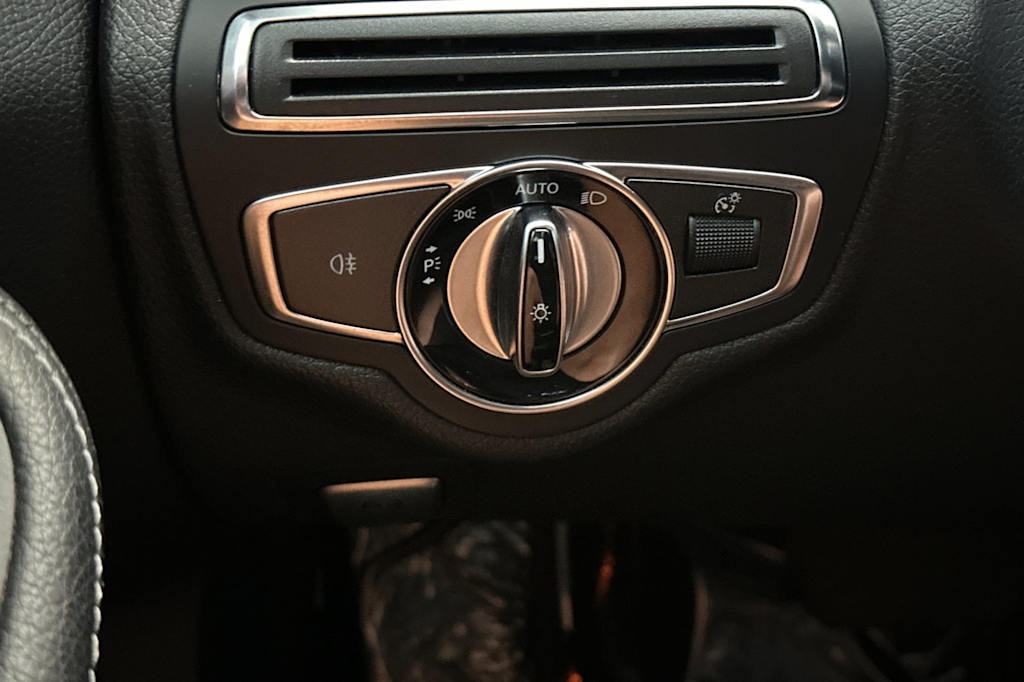 2015 Mercedes-Benz C-Class C 300 33