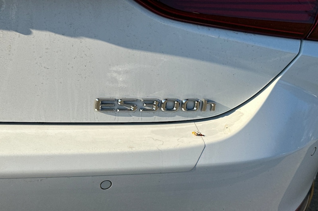 Thumbnail: 2023 Lexus ES - 9