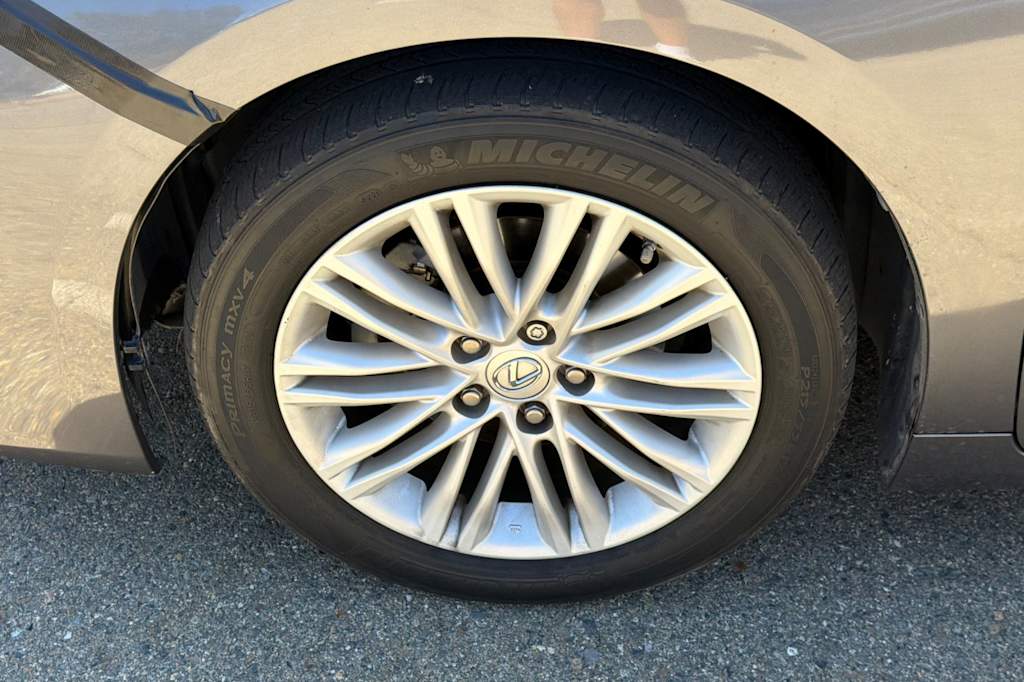 Thumbnail: 2018 Lexus ES - 21