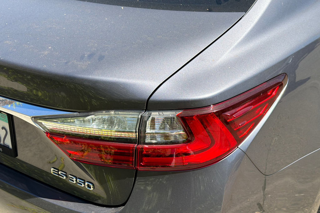 Thumbnail: 2018 Lexus ES - 17