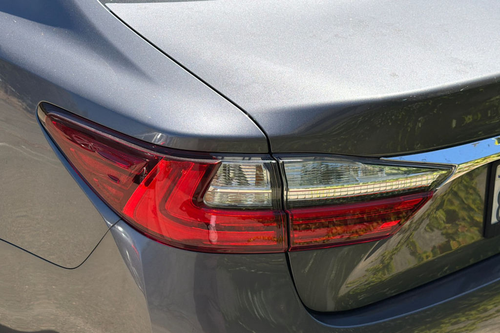 Thumbnail: 2018 Lexus ES - 15