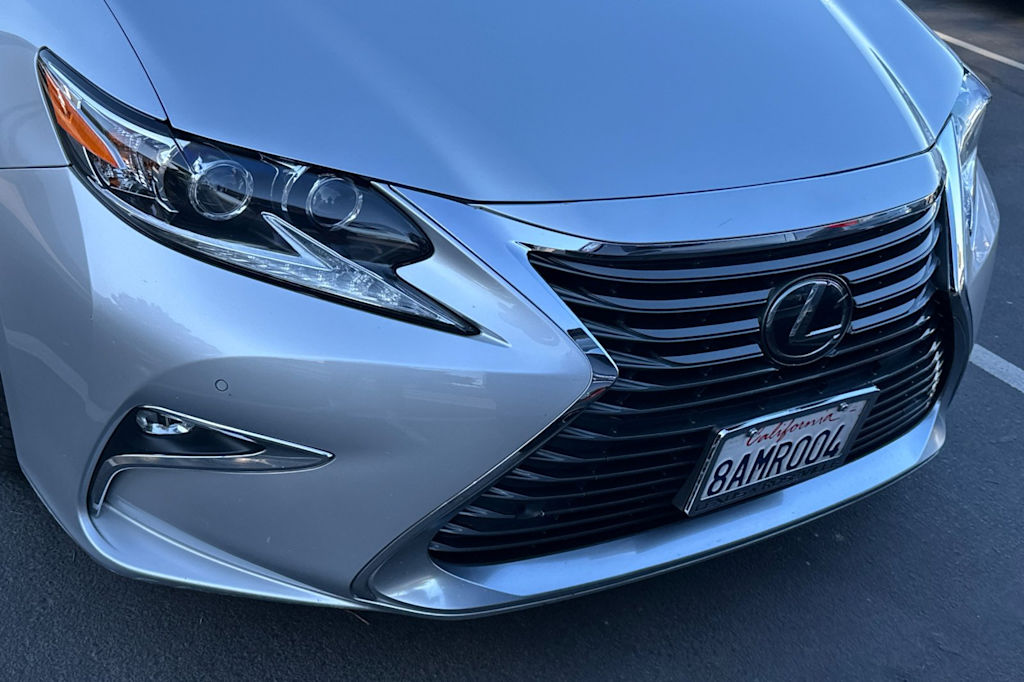 Thumbnail: 2018 Lexus ES - 10