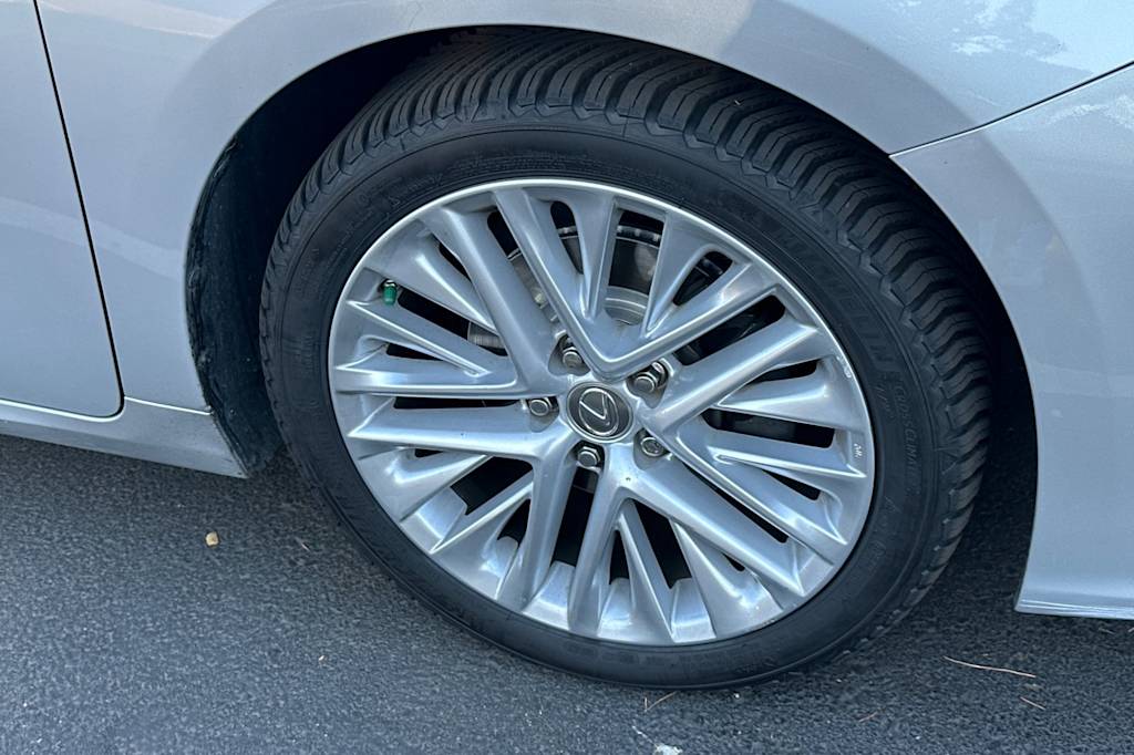 Thumbnail: 2018 Lexus ES - 5
