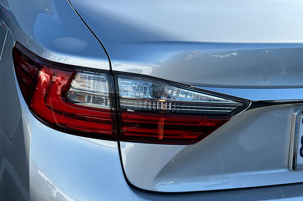 Thumbnail: 2018 Lexus ES - 15
