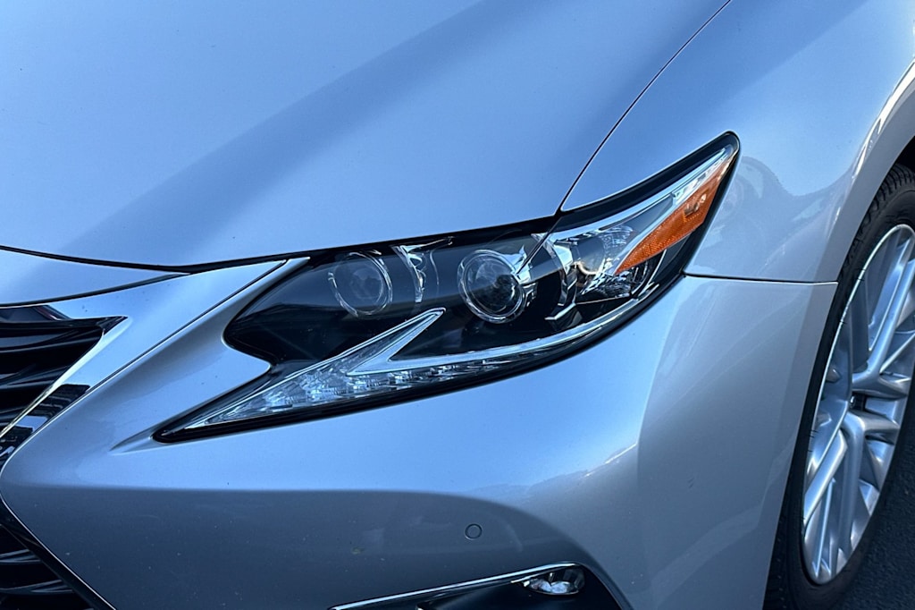 Thumbnail: 2018 Lexus ES - 12