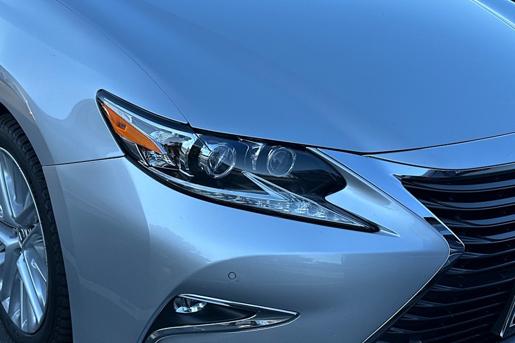 Thumbnail: 2018 Lexus ES - 9