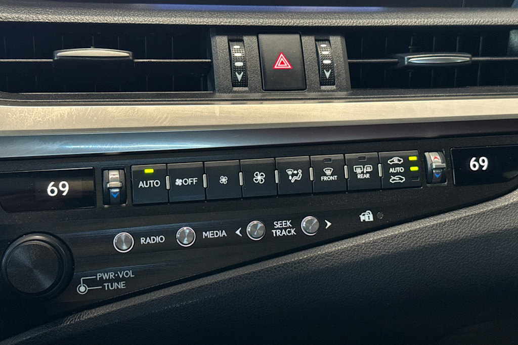 Thumbnail: 2019 Lexus ES - 24