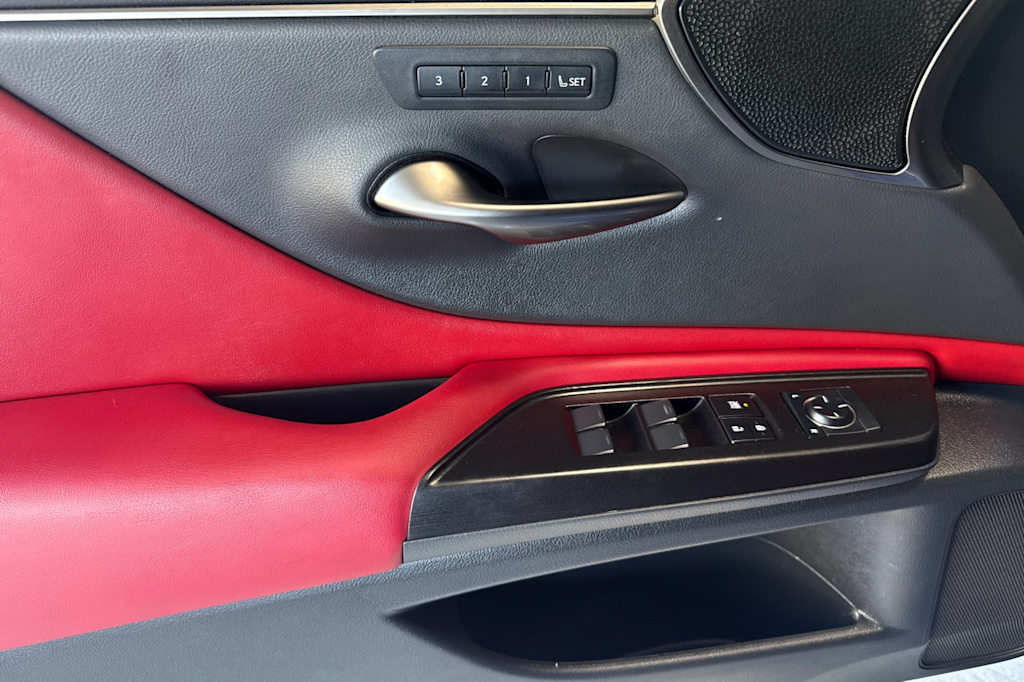 Thumbnail: 2019 Lexus ES - 20