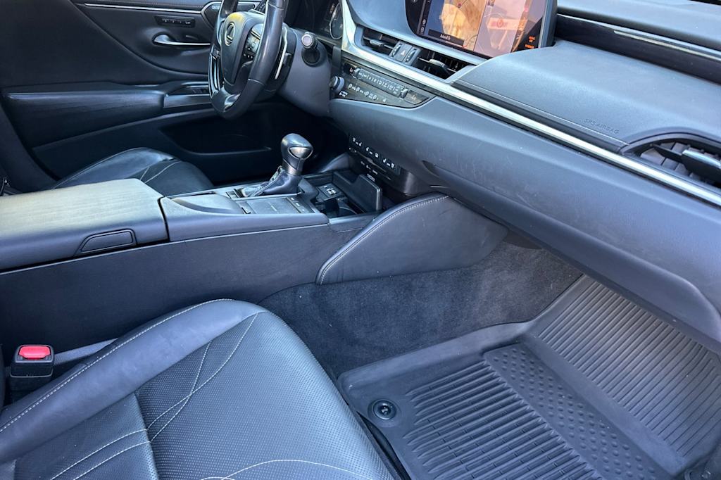 Thumbnail: 2019 Lexus ES - 13