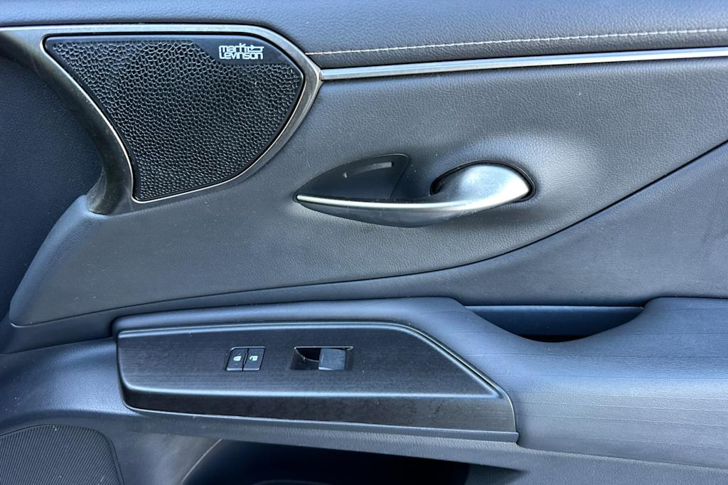 Thumbnail: 2019 Lexus ES - 24