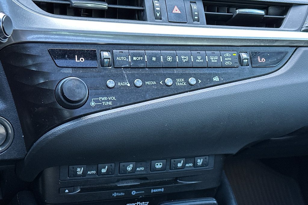 Thumbnail: 2019 Lexus ES - 27