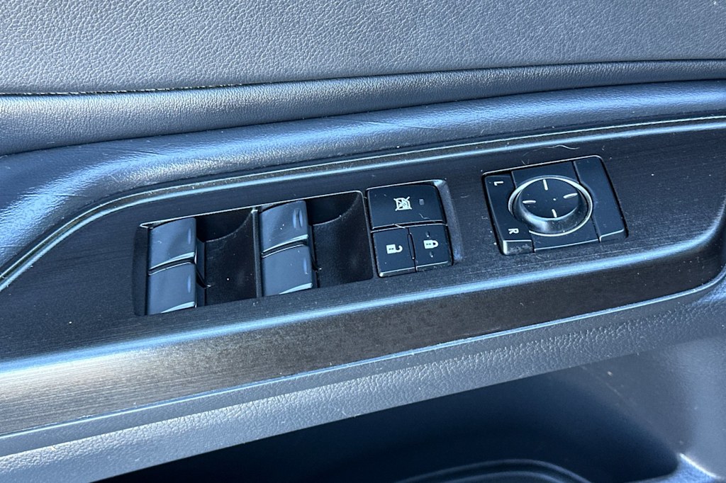 Thumbnail: 2019 Lexus ES - 22