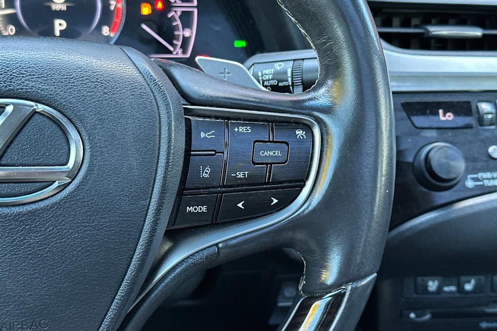 Thumbnail: 2019 Lexus ES - 31