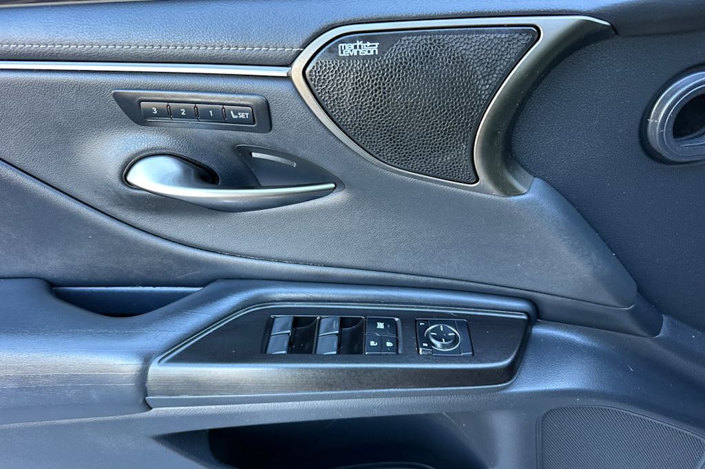 Thumbnail: 2019 Lexus ES - 21