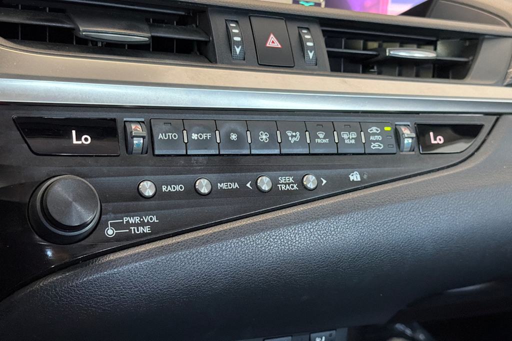 Thumbnail: 2019 Lexus ES - 26