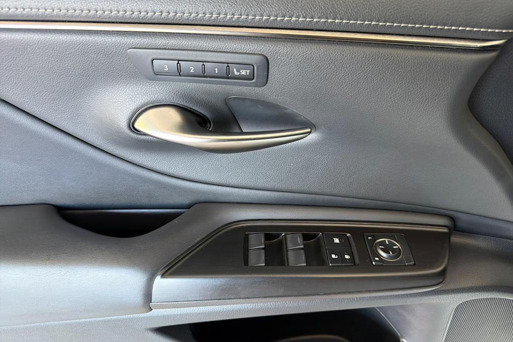 Thumbnail: 2019 Lexus ES - 20