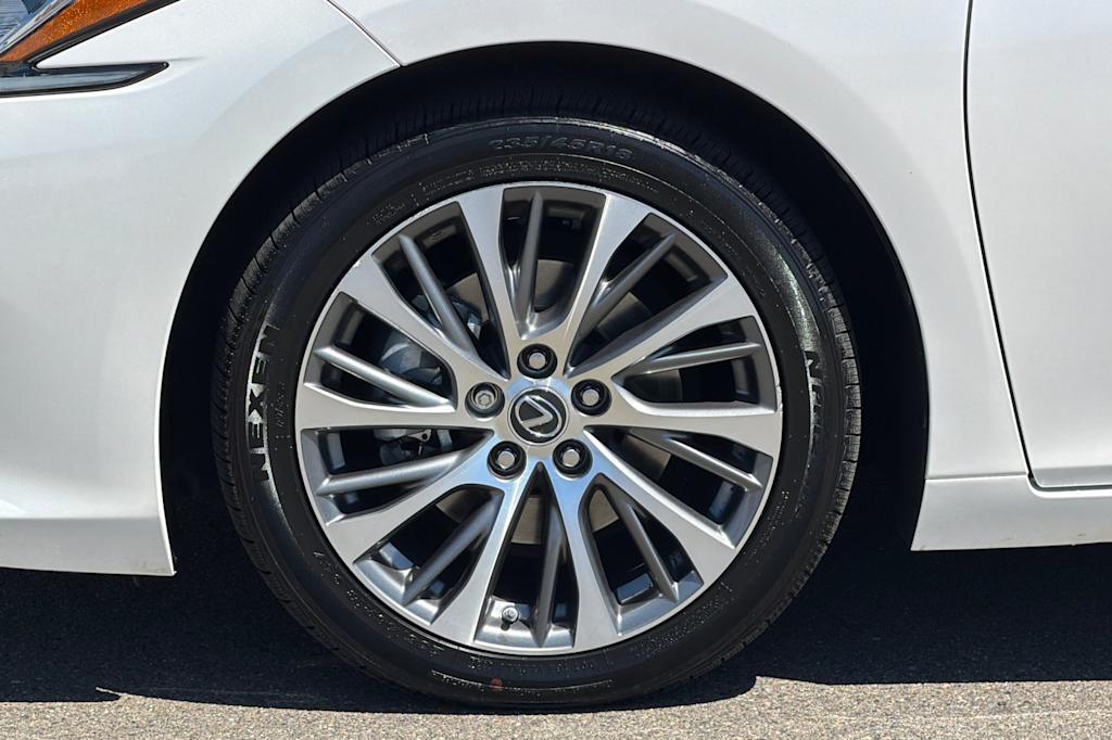 Thumbnail: 2019 Lexus ES - 8