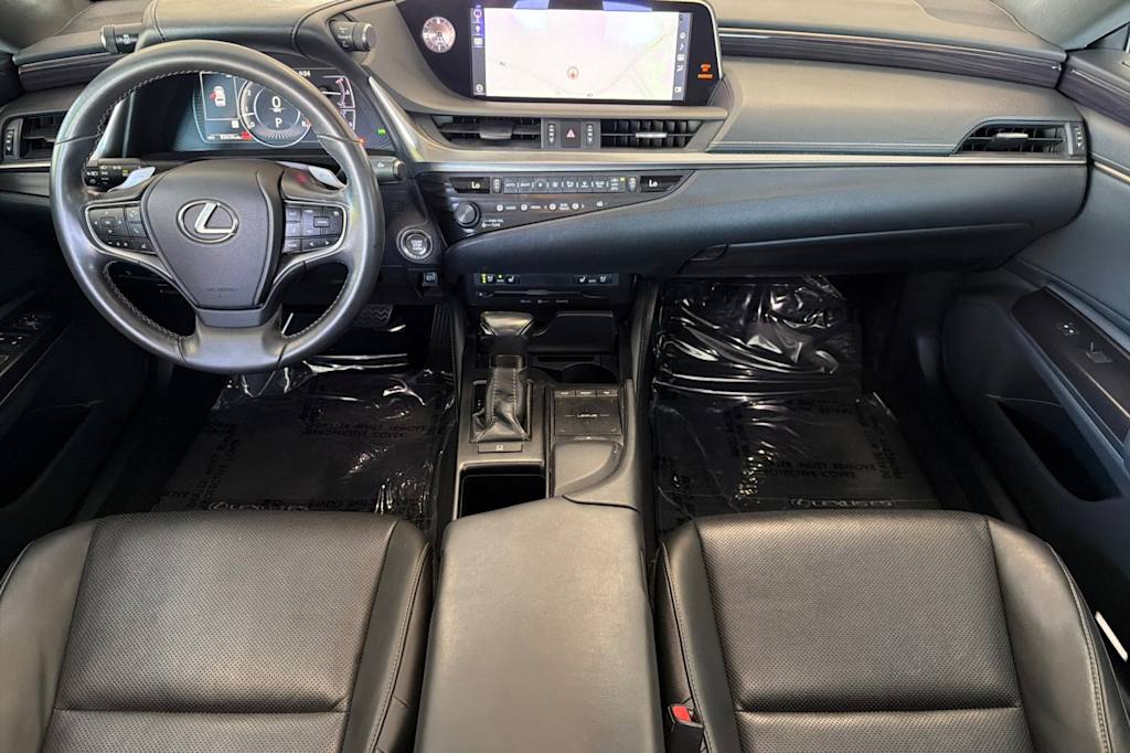 Thumbnail: 2019 Lexus ES - 2