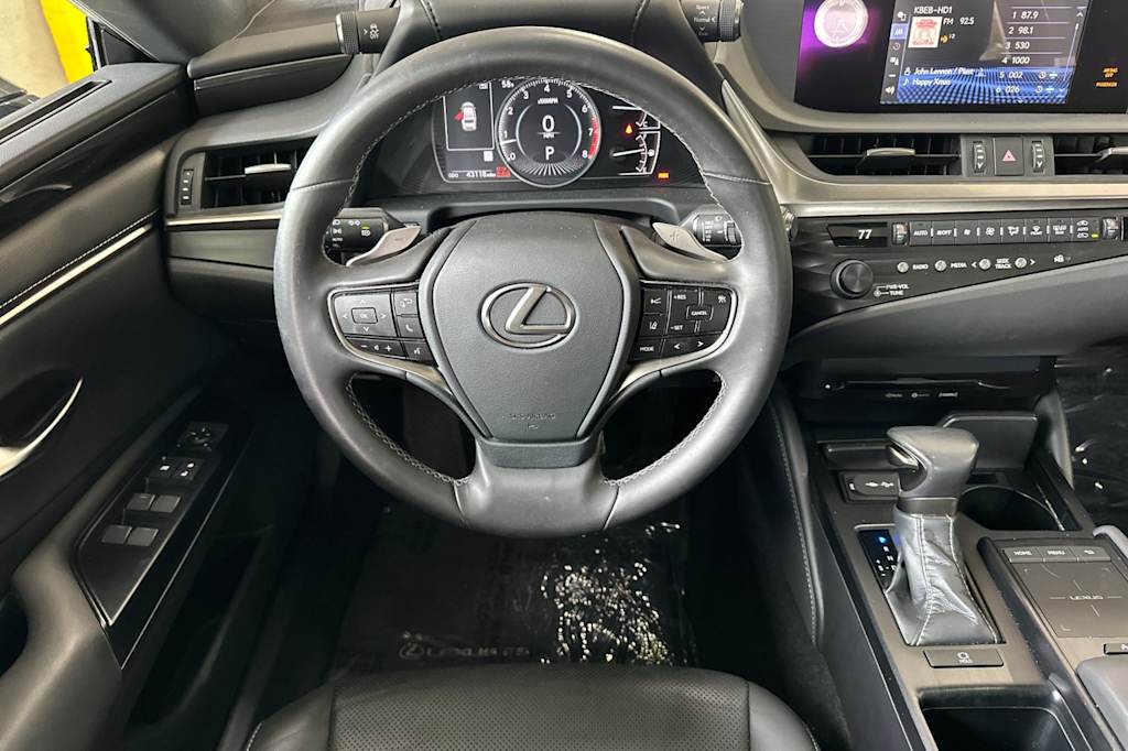 Thumbnail: 2020 Lexus ES - 12