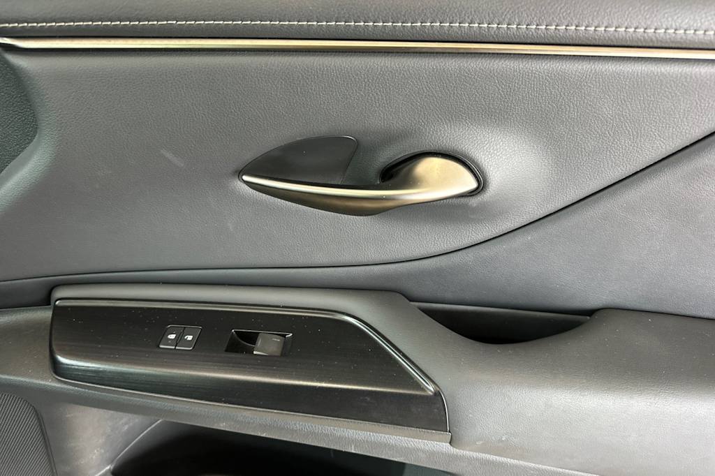 Thumbnail: 2020 Lexus ES - 24