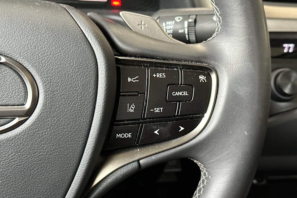 Thumbnail: 2020 Lexus ES - 30