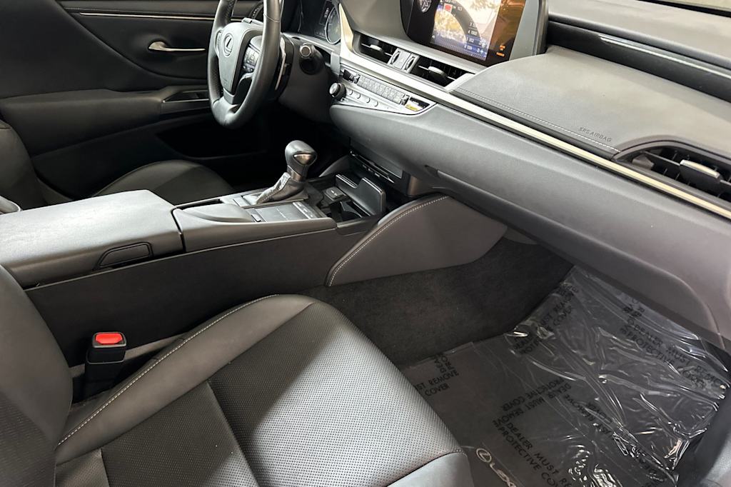 Thumbnail: 2020 Lexus ES - 13