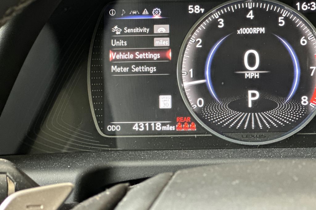 Thumbnail: 2020 Lexus ES - 31