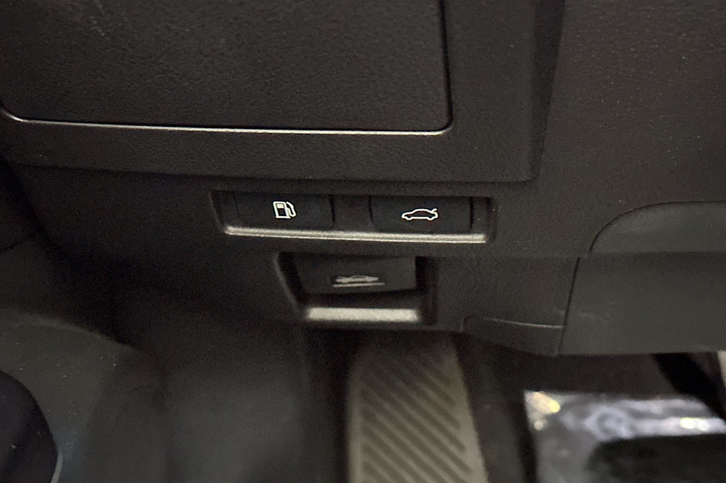 Thumbnail: 2020 Lexus ES - 32