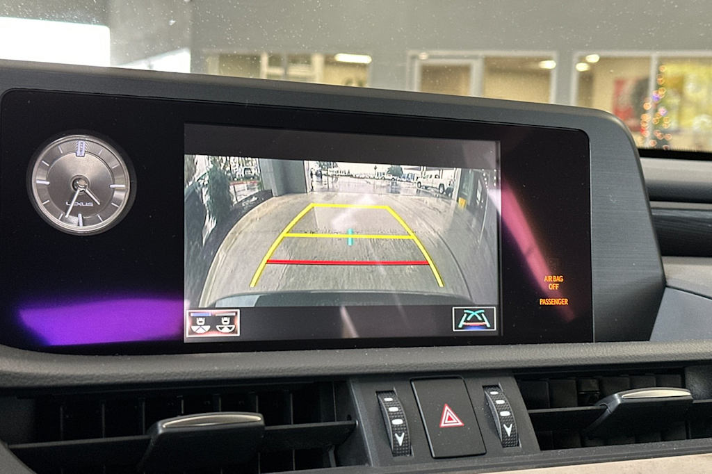 Thumbnail: 2020 Lexus ES - 25