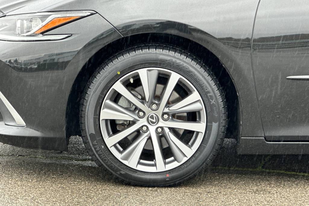 Thumbnail: 2020 Lexus ES - 8