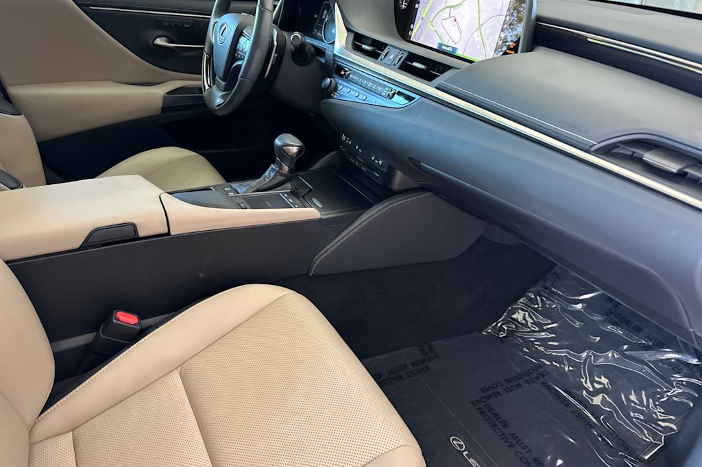 Thumbnail: 2020 Lexus ES - 12