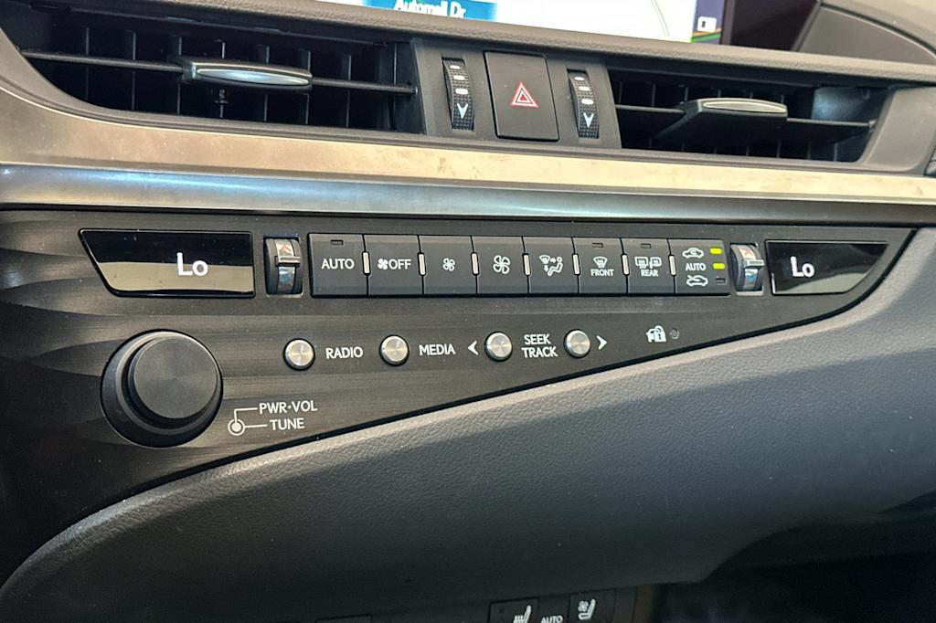 Thumbnail: 2020 Lexus ES - 27