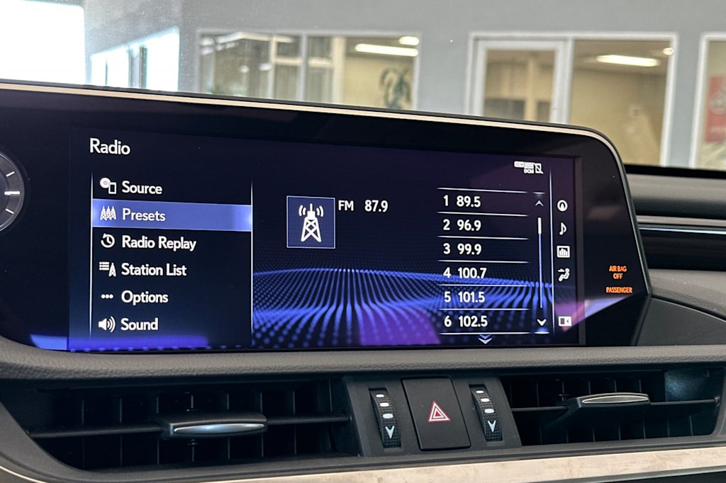 Thumbnail: 2020 Lexus ES - 13