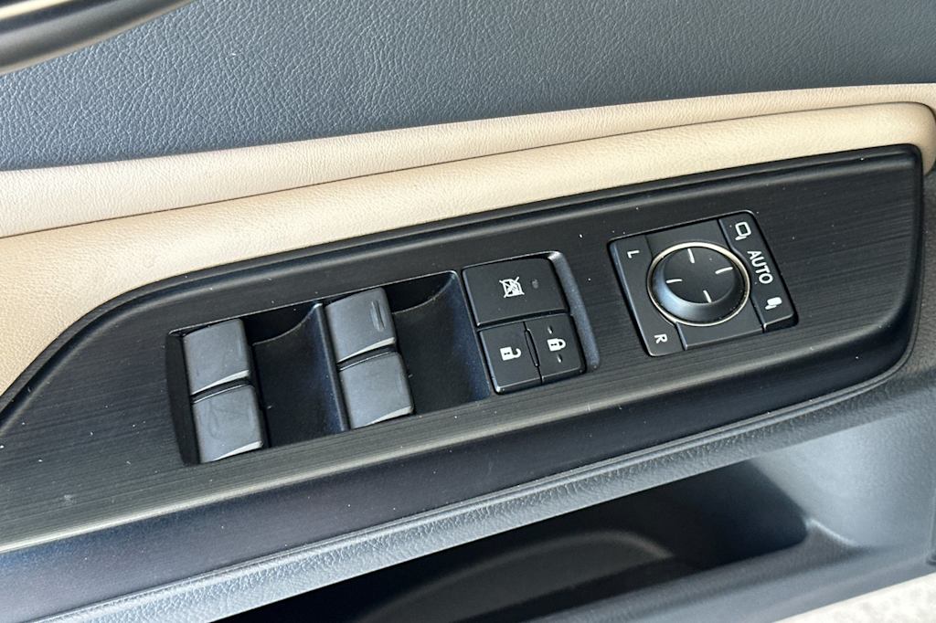 Thumbnail: 2020 Lexus ES - 21