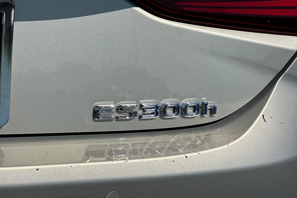 Thumbnail: 2020 Lexus ES - 7