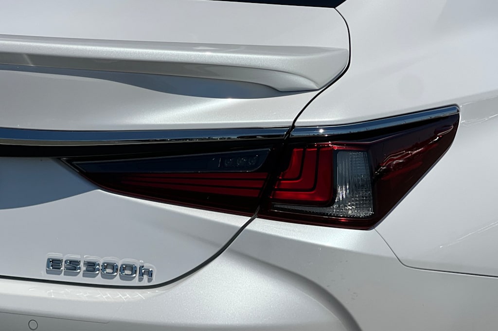Thumbnail: 2025 Lexus ES - 30
