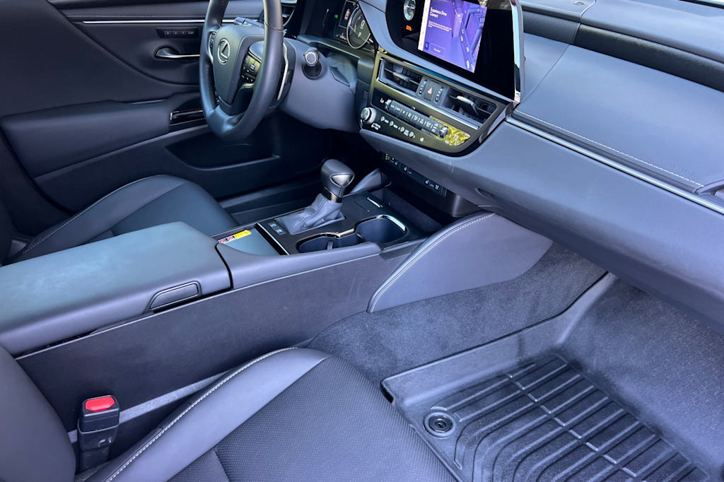 Thumbnail: 2025 Lexus ES - 9