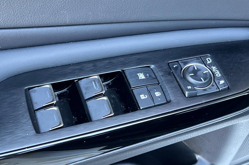 Thumbnail: 2025 Lexus ES - 19