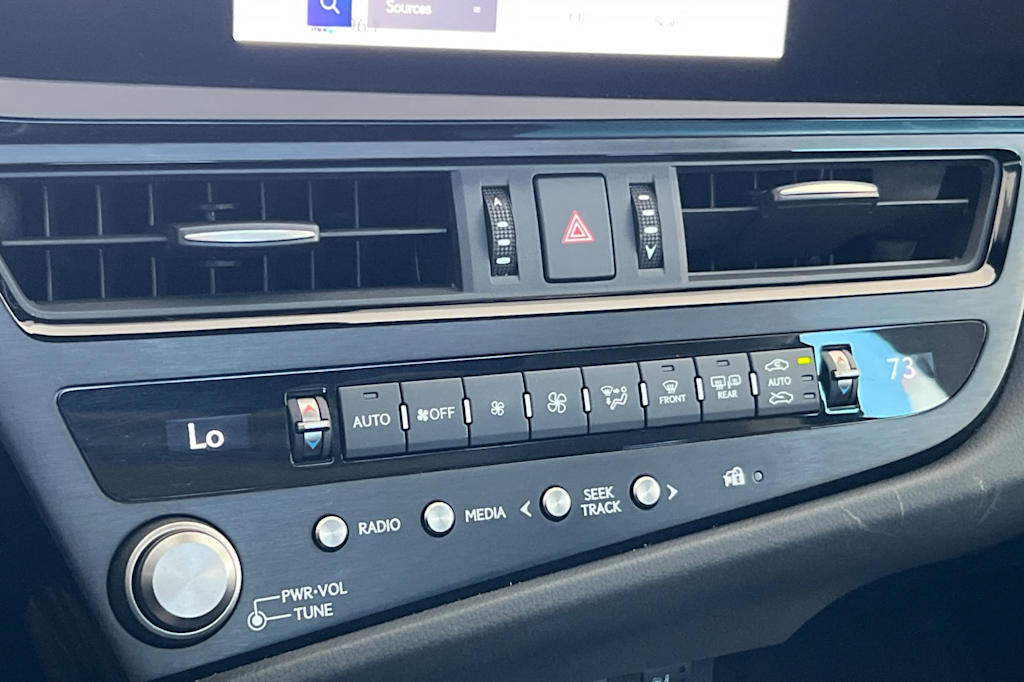 Thumbnail: 2025 Lexus ES - 23
