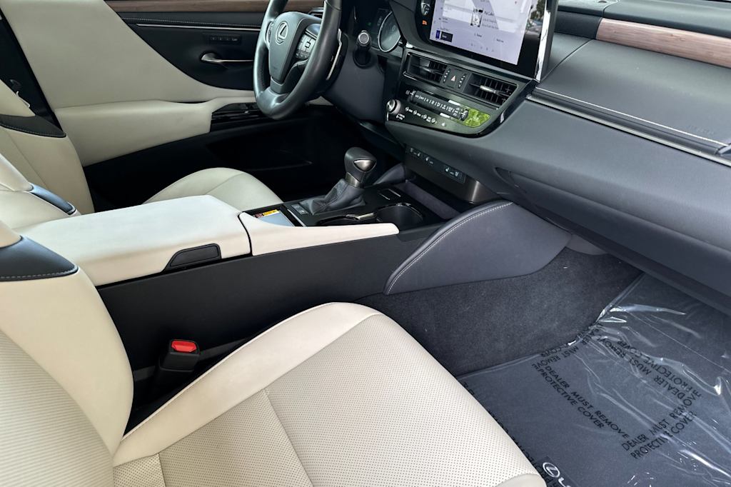 Thumbnail: 2025 Lexus ES - 12
