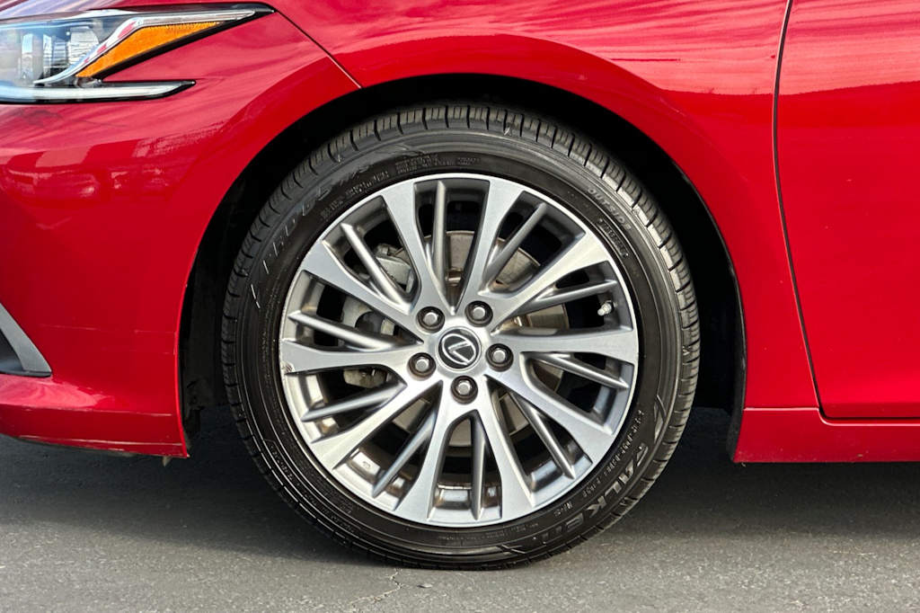 Thumbnail: 2020 Lexus ES - 8