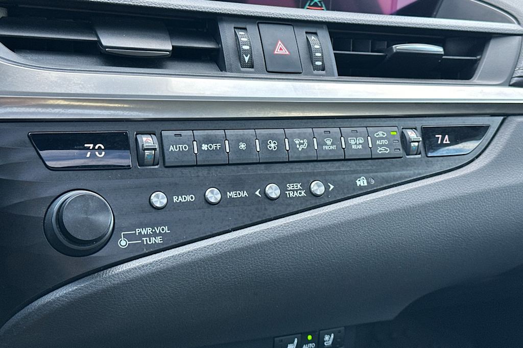 Thumbnail: 2020 Lexus ES - 27